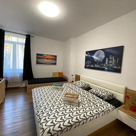 Art Design Gallery - Center Daire