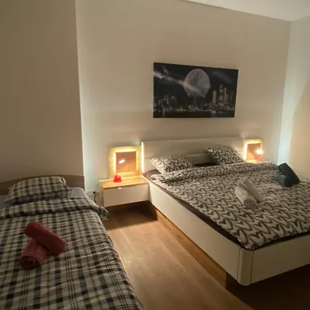 Art Design Gallery - Center Daire