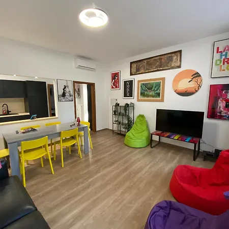 Art Design Gallery - Center